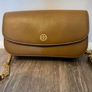 Tory Burch Robinson E/W Chain Wallet Crossbody